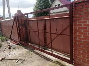 Откатные ворота с ручным управлением - пример 6 фото с установкой