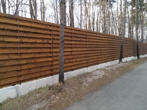 Деревянный забор елочка 25 метров фото с установкой