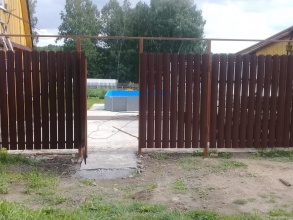 Забор из евроштакетника с утрамбовкой щебнем 15 метров фото цена под ключ