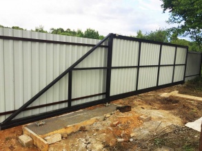 Откатные ворота с ручным управлением - пример 1 фото в Арзамасе