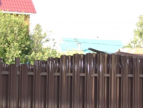 Забор из евроштакетника на ленточном фундаменте 10 метров фото в Арзамасе